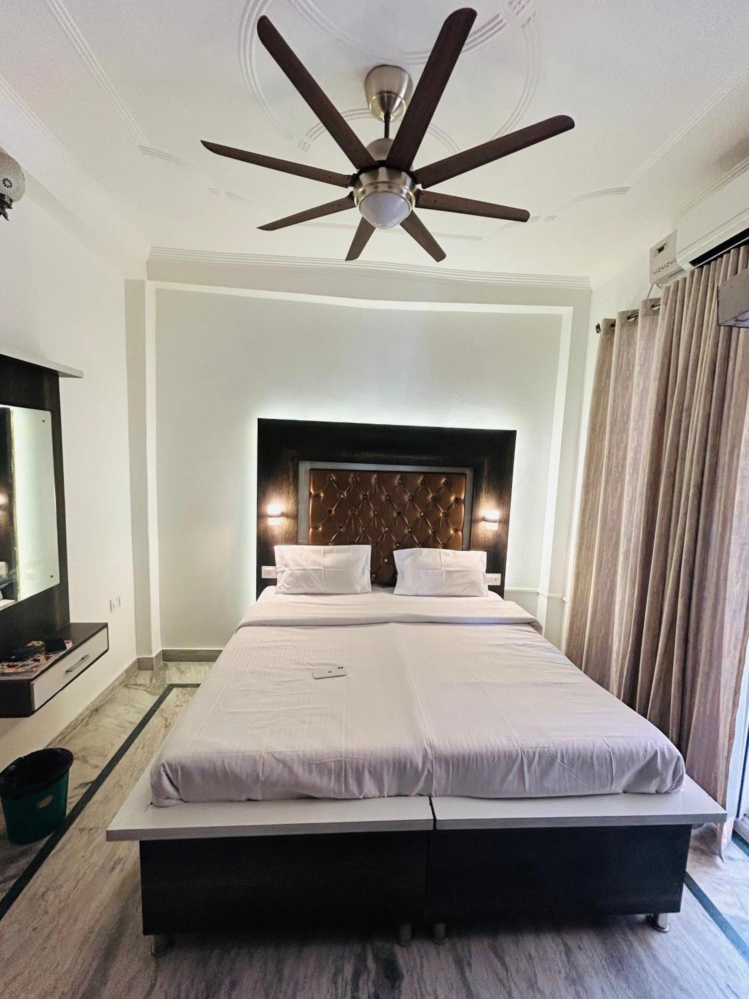 Maa Vaibhav Laxmi Guest House Risikés Kültér fotó